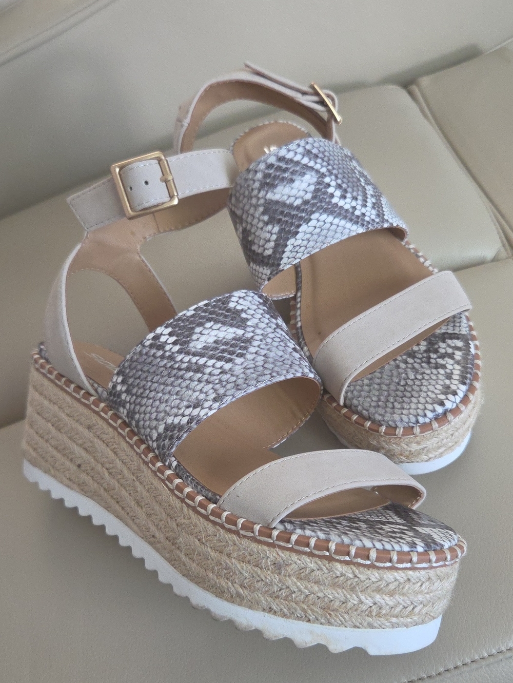 Sole Society Beige and Gray Snake-Print Ankle Strap Sandals Size 8M